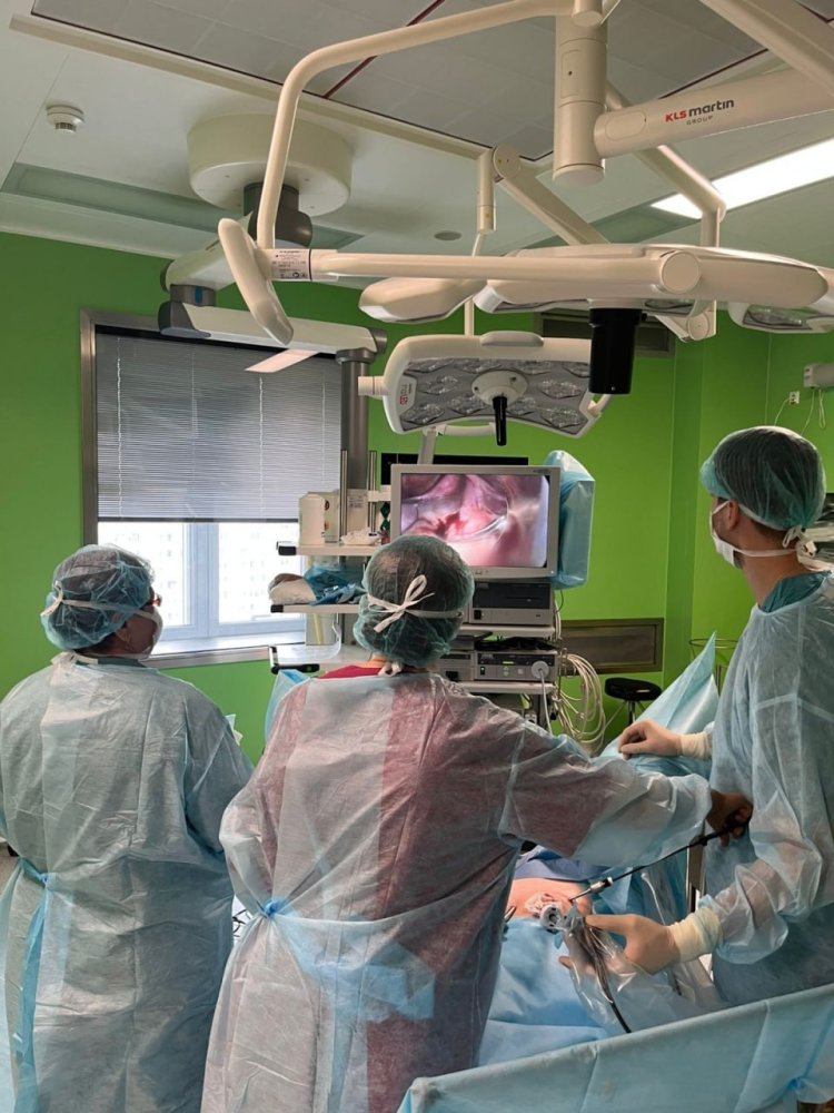 Сургутские хирурги вырезали огромную кисту яичника у девочки