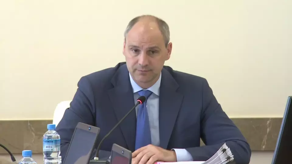 Денис Паслер выразил недовольство затягиванием ремонта дорог