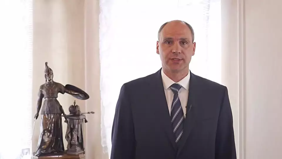Денис Паслер поздравил уральцев с Днем России