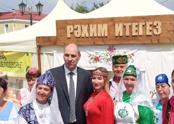 Денис Паслер поздравил жителей Красноуфимска с Днём города