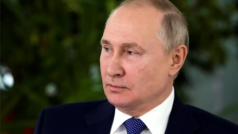 Владимир Путин наградил трёх свердловчан государственными наградами