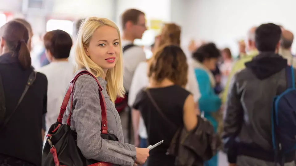 Почему люди скандалят в очередях?