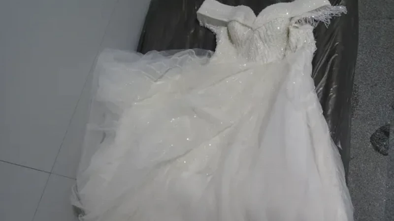 В Тюмени женщина пыталась провезти 22 свадебных платья