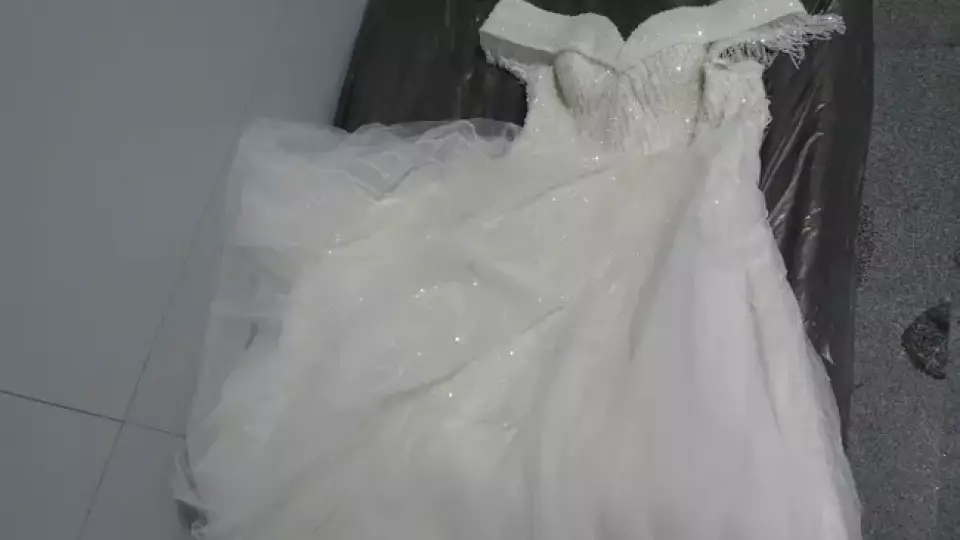В Тюмени женщина пыталась провезти 22 свадебных платья