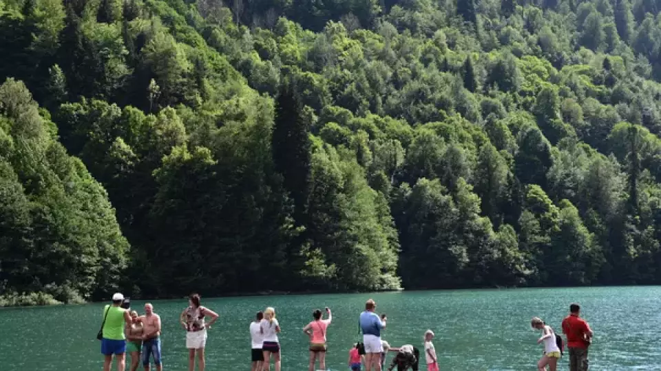 Абхазия критикует российских туристов за скромные траты