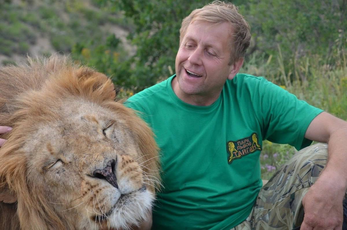 Львы тяжело ранили владельца парка «Тайган» Олега Зубкова