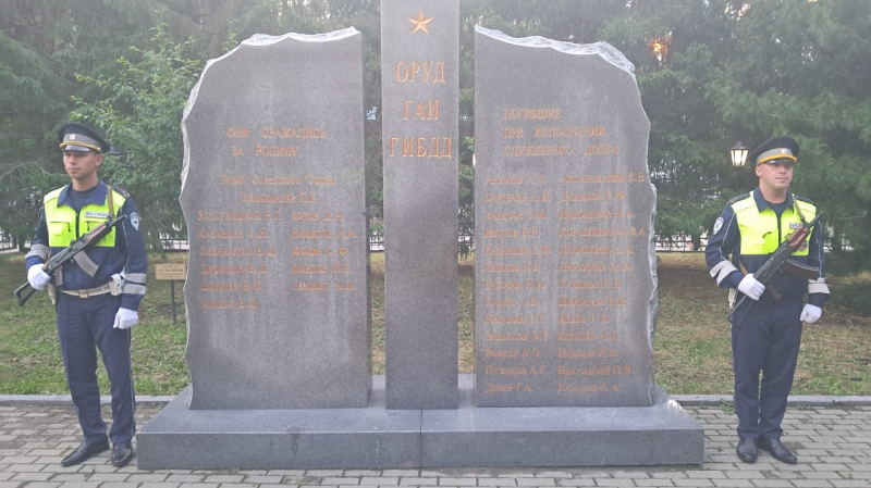 Сотрудники свердловской полиции приняли участие в акции «Свеча памяти»