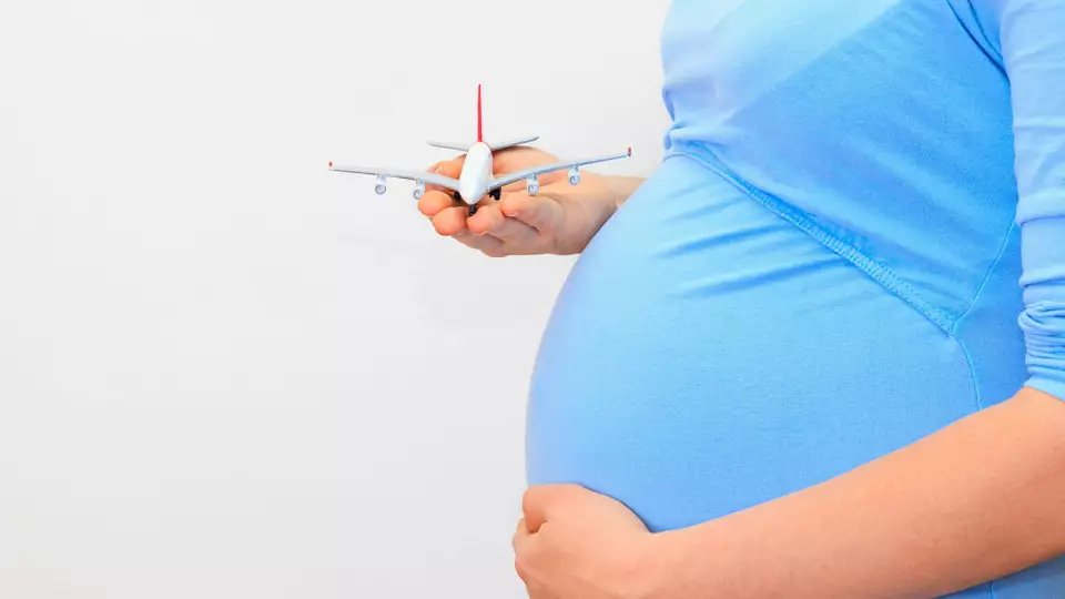 Врач Аверьянова предупредила о рисках перелетов для беременных