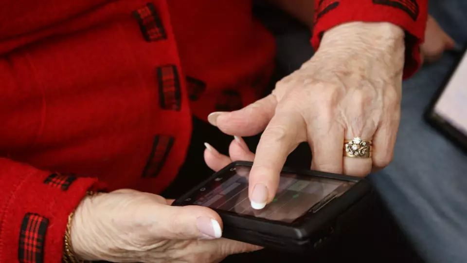 Пожилая омичка продала машину и перевела мошенникам 5 млн рублей