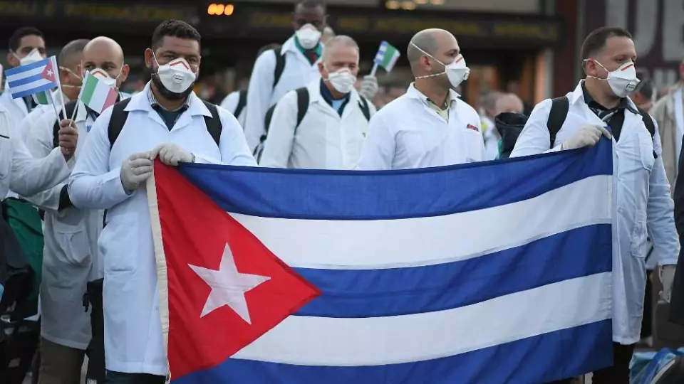 Россия может закрыть нехватку врачей за счёт медиков с Кубы