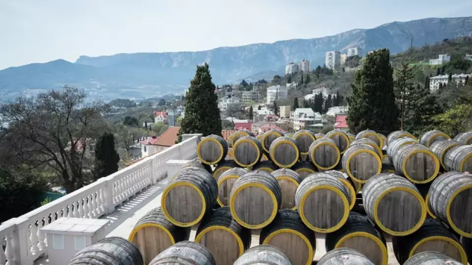 Крым увеличивает экспорт вина и косметики