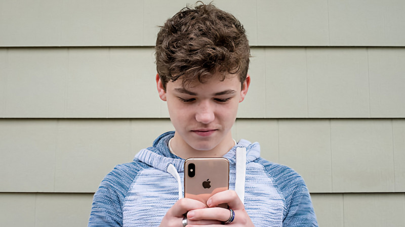 Почему айфон стал мечтой и детей, и взрослых?