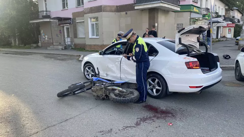 Пьяный мотоциклист без прав спровоцировал ДТП в Первоуральске