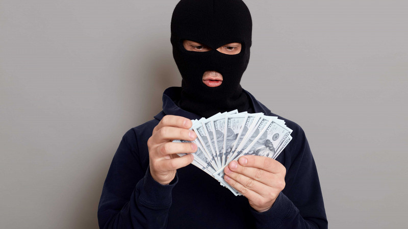 Инженер из Каменска-Уральского потерял 760 тысяч рублей, поверив мошенникам