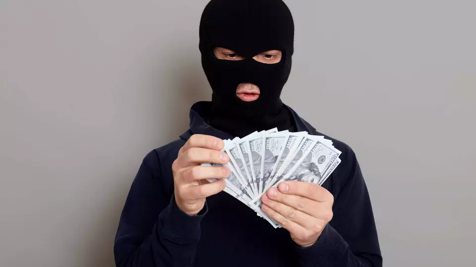 Инженер из Каменска-Уральского потерял 760 тысяч рублей, поверив мошенникам