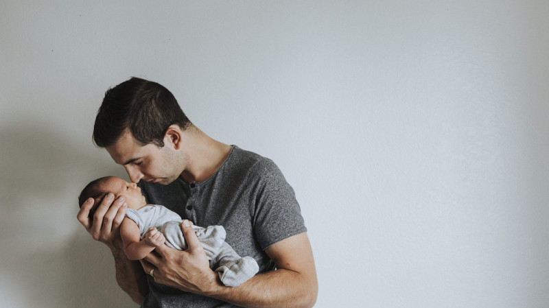 В России отказались от идеи перевода студентов-отцов на бюджет