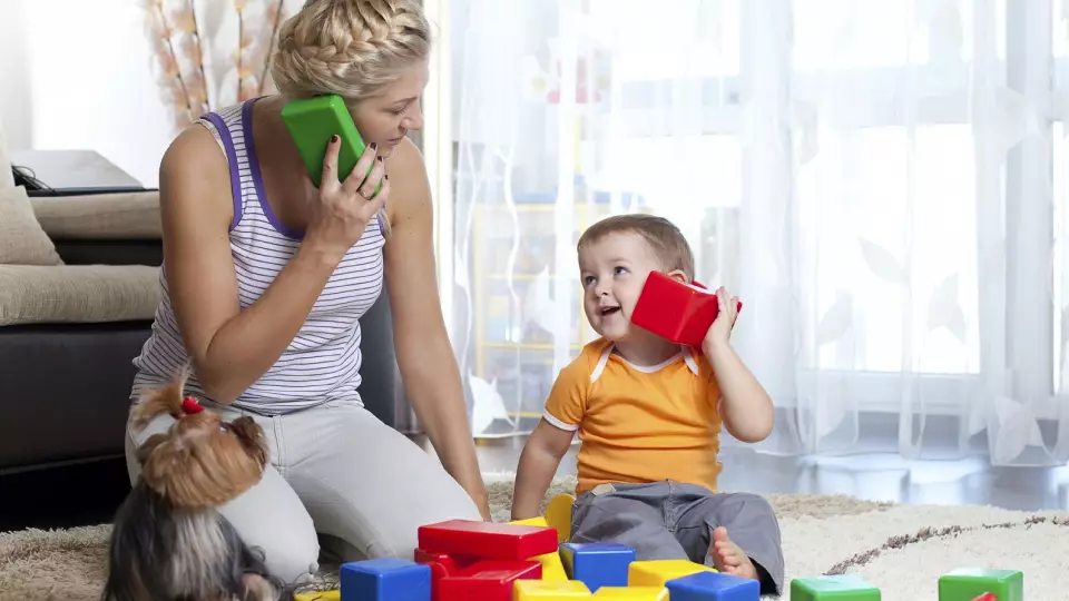 Нормально не любить играть со своим ребенком?