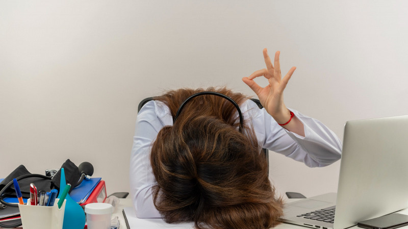 В РПЦ подсказали, кого просить о помощи при усталости на работе