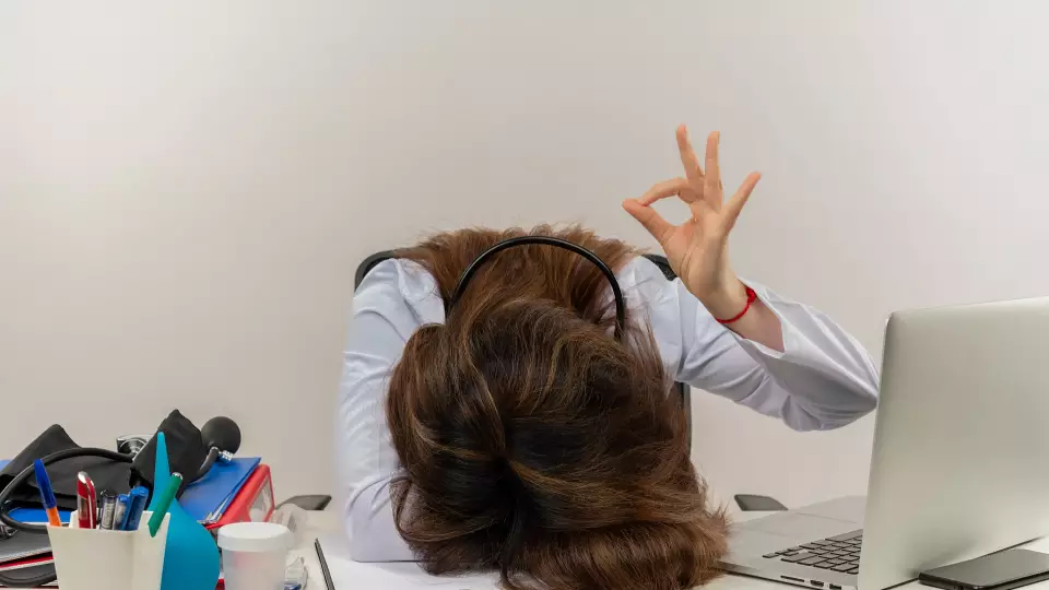 В РПЦ подсказали, кого просить о помощи при усталости на работе