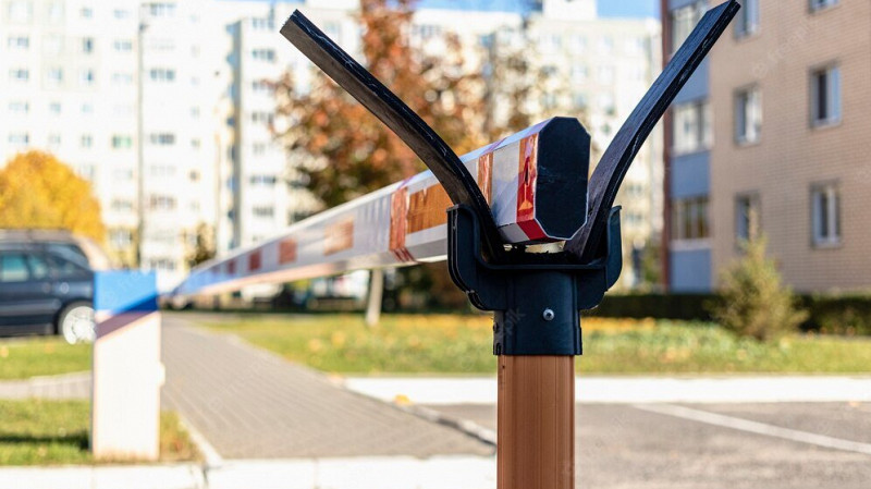 Жители Екатеринбурга выступили против платной парковки, которая мешает проезду скорой