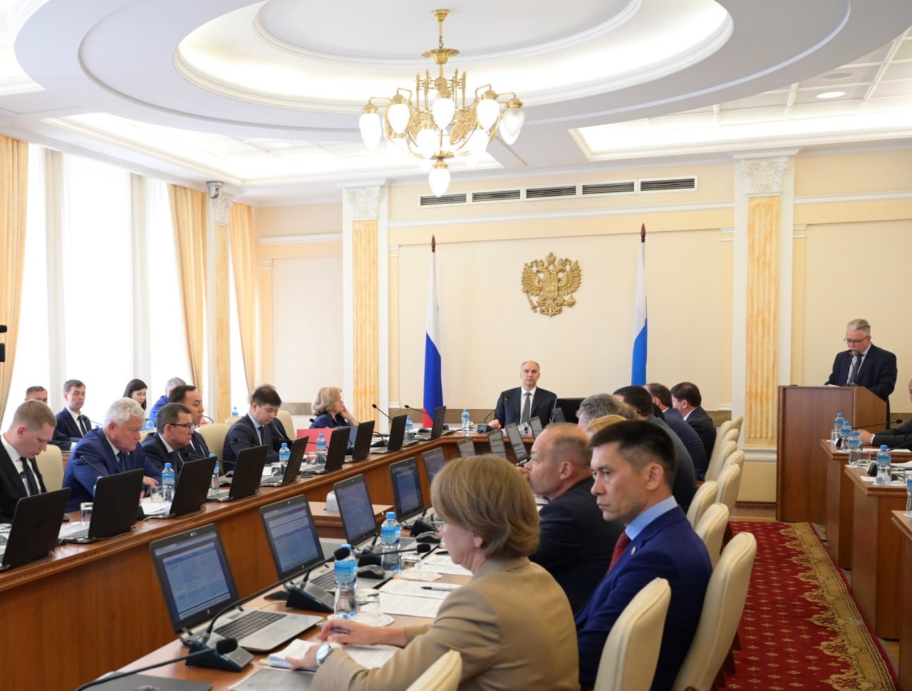 Денис Паслер призвал эффективнее использовать рабочие ресурсы на местных предприятиях