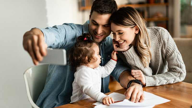 «Бог даст деточку - даст и денежку»  — Денис Паслер о мерах поддержки семей в регионе