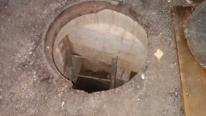 2-летний ребёнок упал в открытый люк в Каменске-Уральском