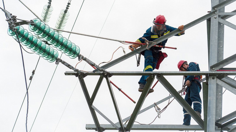 Более 60% опор ЛЭП в Екатеринбурге используются интернет-провайдерами без разрешения