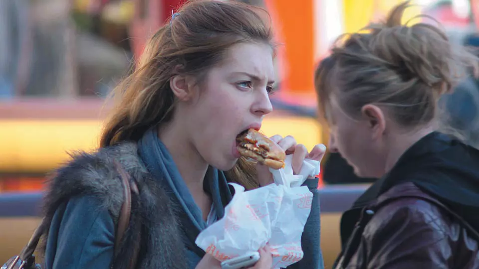 Врач объяснил, можно ли поглупеть от фастфуда