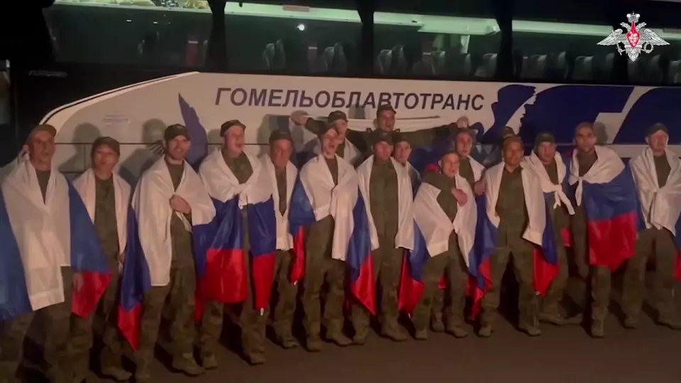 Трое свердловчан вернулись домой из украинского плена