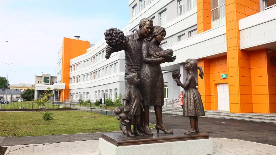 В Верхней Пышме открыли памятник многодетной семье