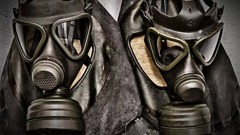 Житель Омска потерял 5 млн рублей в афере с противогазами