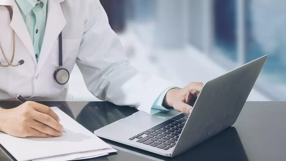 Врачи спасли пенсионерку, отказавшуюся от лекарств в пользу «магнитов»