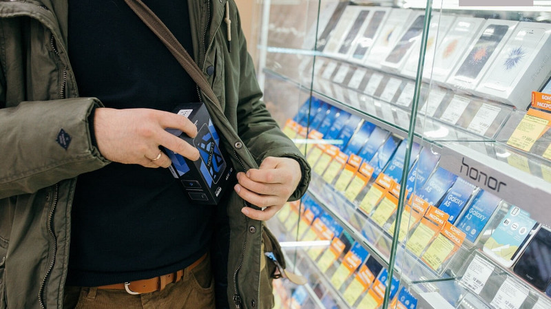 В Кузбассе курьер интернет-магазина похитил смартфоны на 350 тысяч рублей