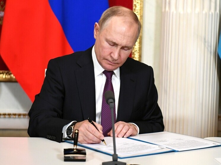 Путин передал издательство «Художественная литература» Союзу писателей