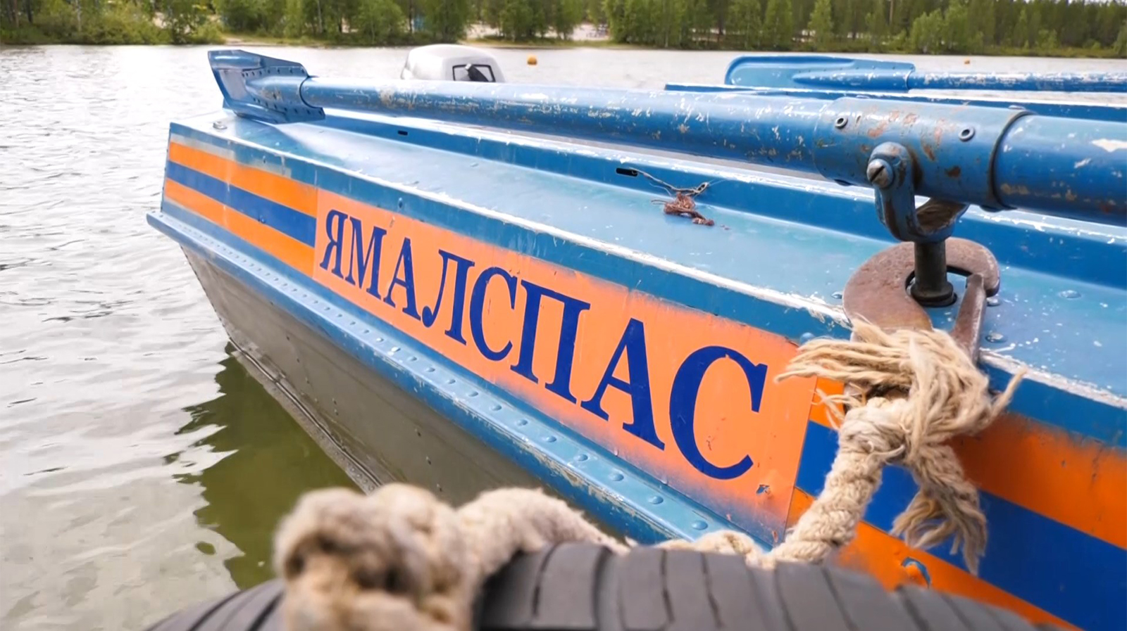 Спасатели Тазовского района нашли пропавших на лодке ямальцев