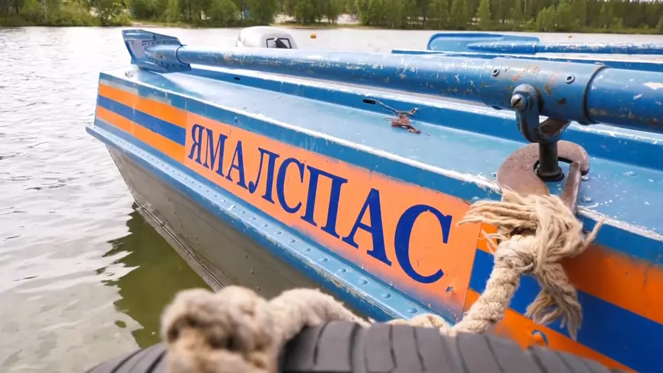 Спасатели Тазовского района нашли пропавших на лодке ямальцев