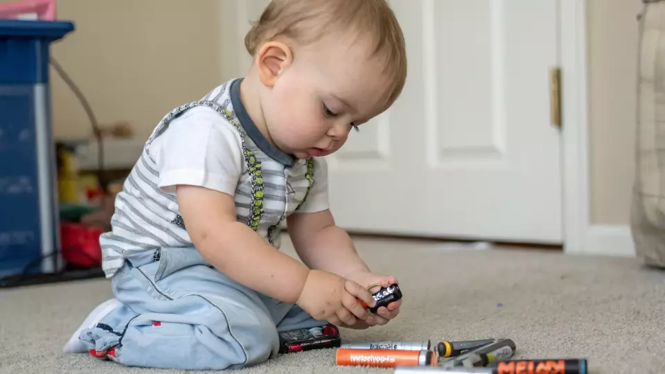 Врачи Сургута извлекли батарейку из пищевода ребёнка