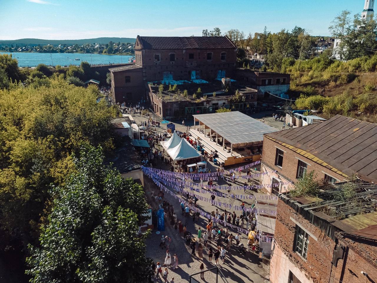 В Сысерти начался шестой фестиваль «Лето на Заводе»