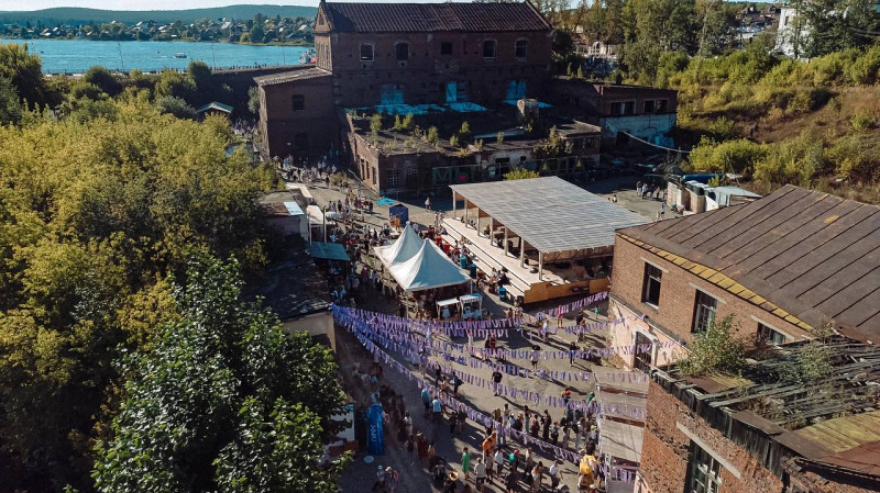 В Сысерти начался шестой фестиваль «Лето на Заводе»