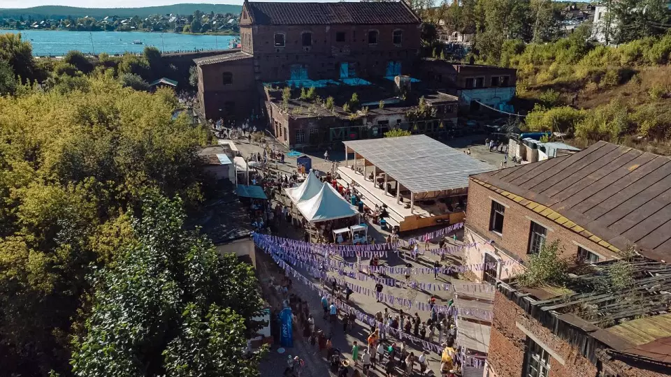 В Сысерти начался шестой фестиваль «Лето на Заводе»