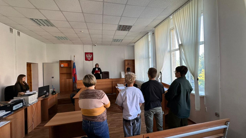 Подростков из Нижнего Тагила осудили за вымогательство у 12-летнего школьника