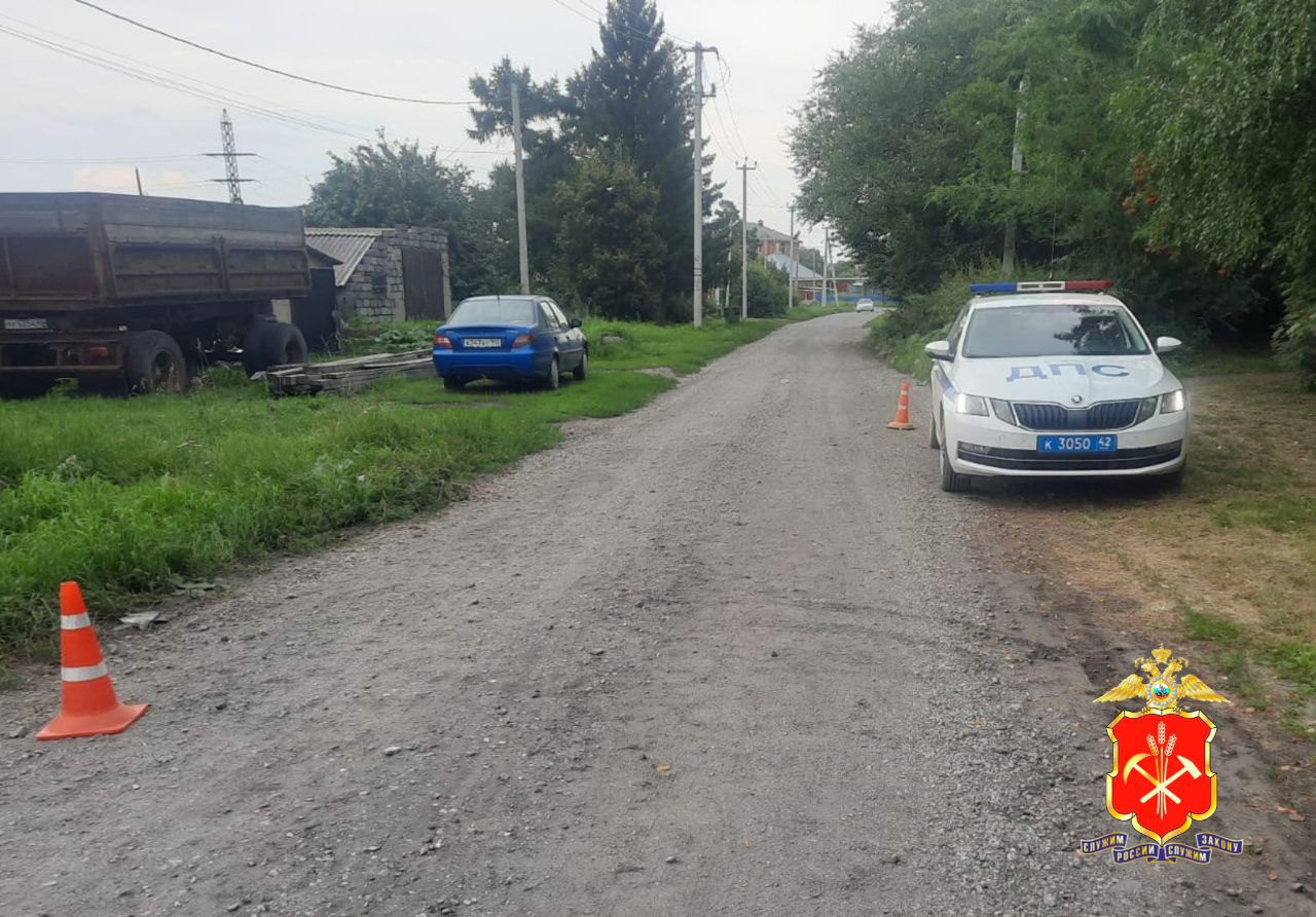 В Кузбассе питбайкер сбил 8-летнюю девочку и скрылся