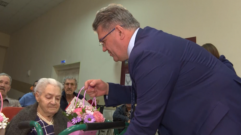 Министр социальной политики Свердловской области Андрей Злоказов отмечает день рождения