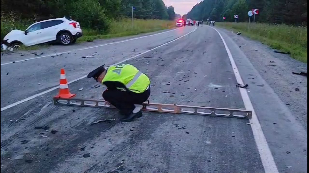 Два человека погибли в лобовом столкновении под Верхней Салдой