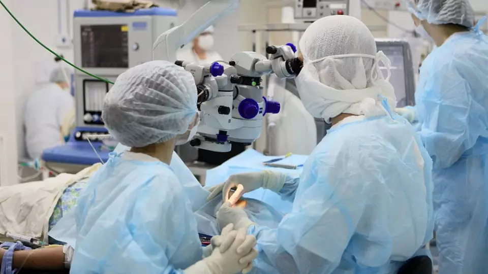 Омские офтальмологи спасли зрение пациенту с тромбозом сосудов глаза