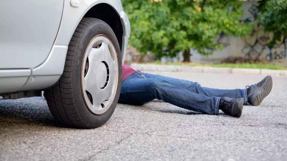 Семейная драма в Великобритании: сын переехал отца, который хотел утопить его бывшую жену