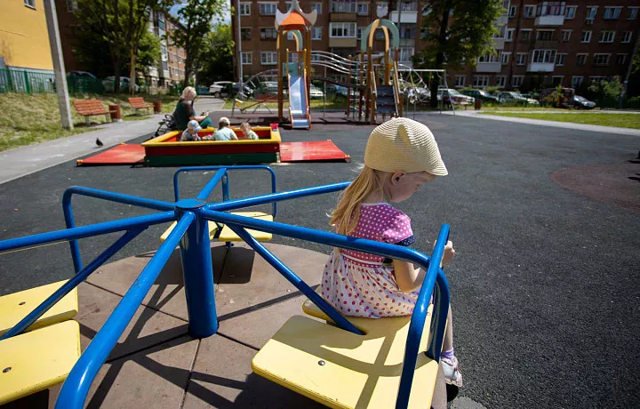 Как впервые оставить ребенка дома одного: советы психолога