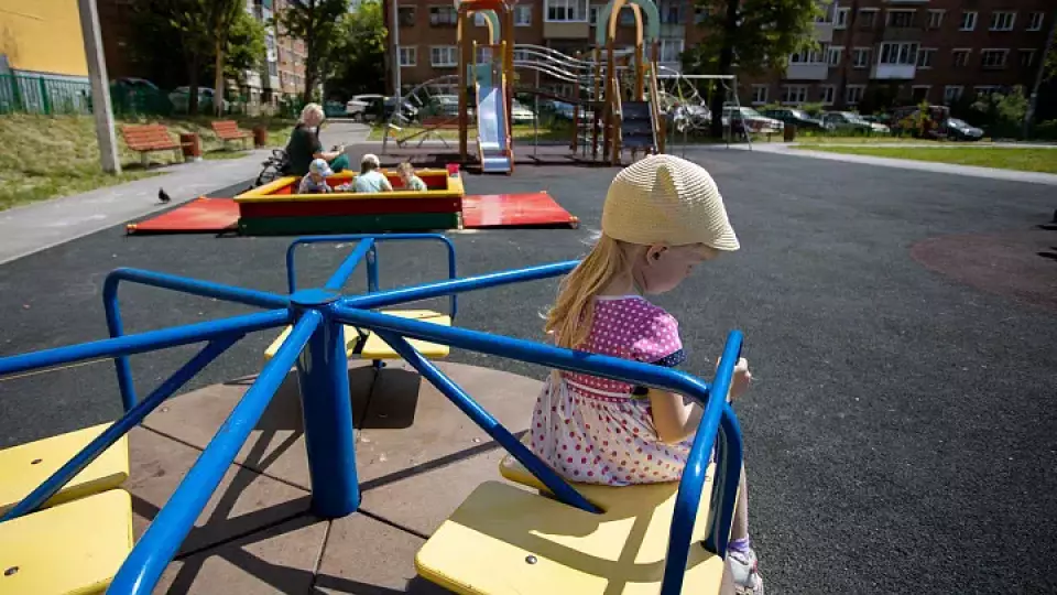 Как впервые оставить ребенка дома одного: советы психолога