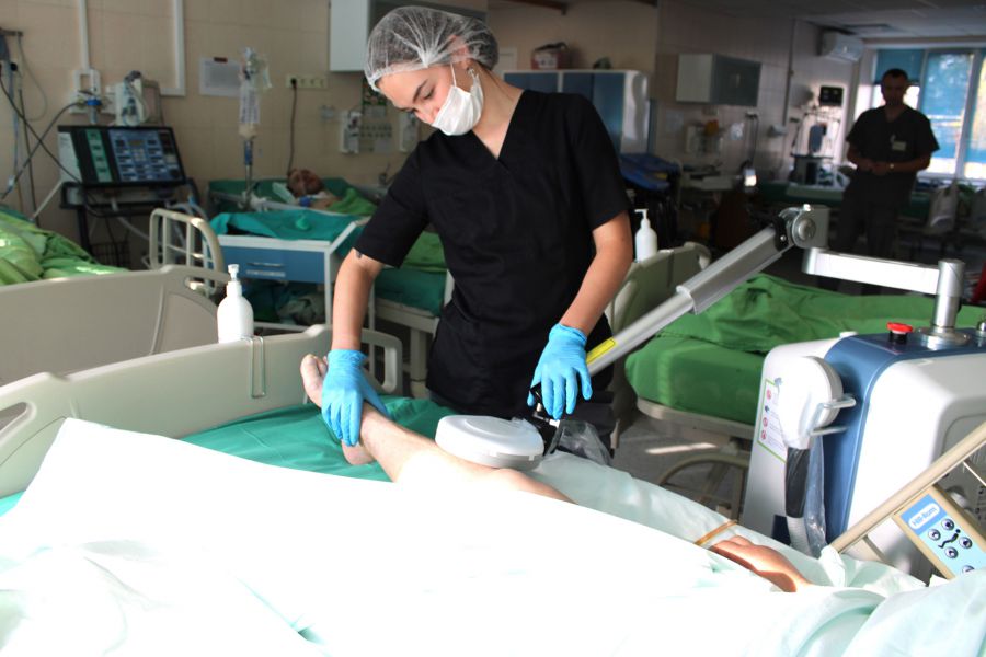 Свердловские врачи спасли пациента с ожогами трети тела